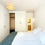 Justine Suite, Place De La Republique