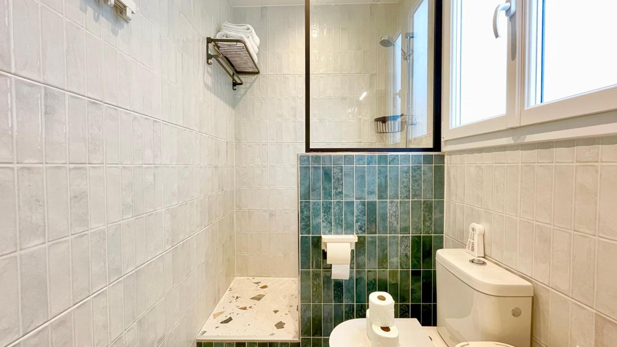 Justine Suite, Place De La Republique * Paris